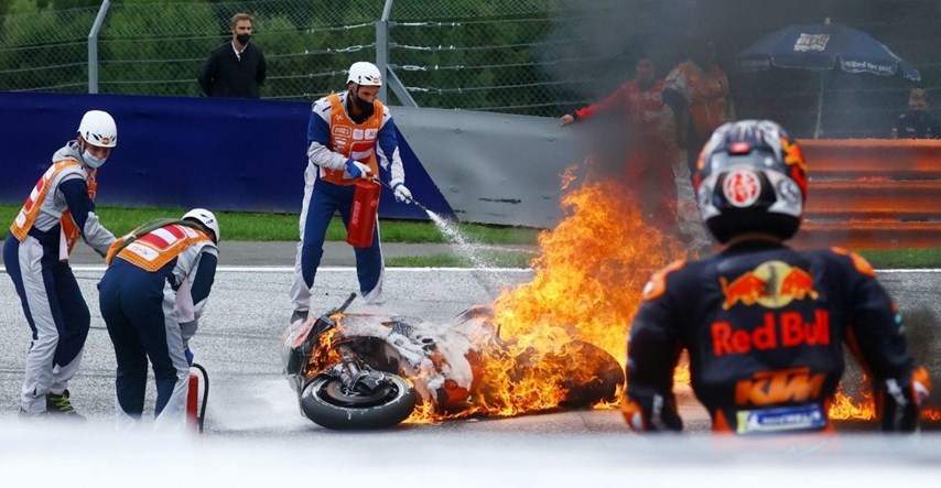 VIDEO Motocikli se zapalili na stazi nakon žestokog sudara na utrci VN-a Austrije
