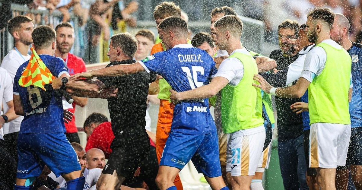 Čovjek s tribine bocom u glavu pogodio igrača Slavena i raskrvario ga