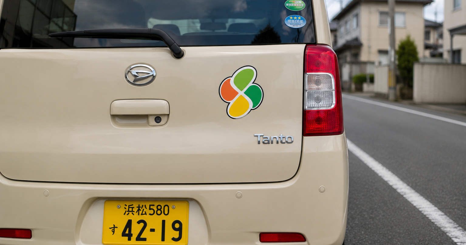 Ovaj znak na automobilu u Japanu otkriva nešto važno o vozaču
