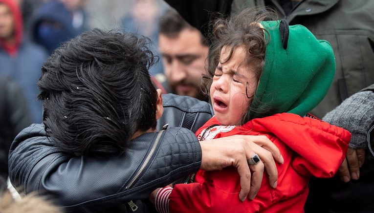 Kaos na granici, turski ministar tvrdi da je 36.000 migranata na putu za EU