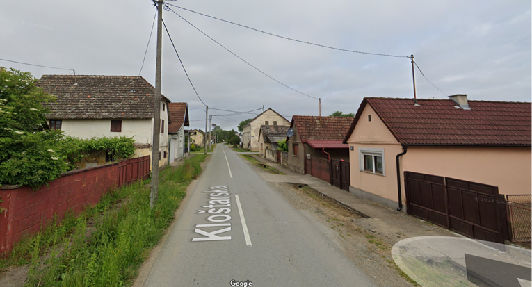 Troje mladih ozlijeđeno u nesreći, zabili se autom u rasvjetni stup