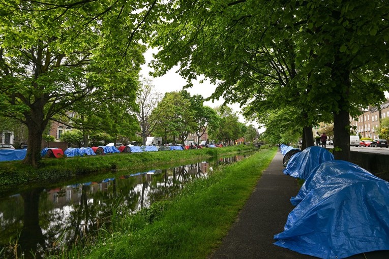 FOTO Ovako izgleda Dublin, pun je šatorskih naselja za migrante
