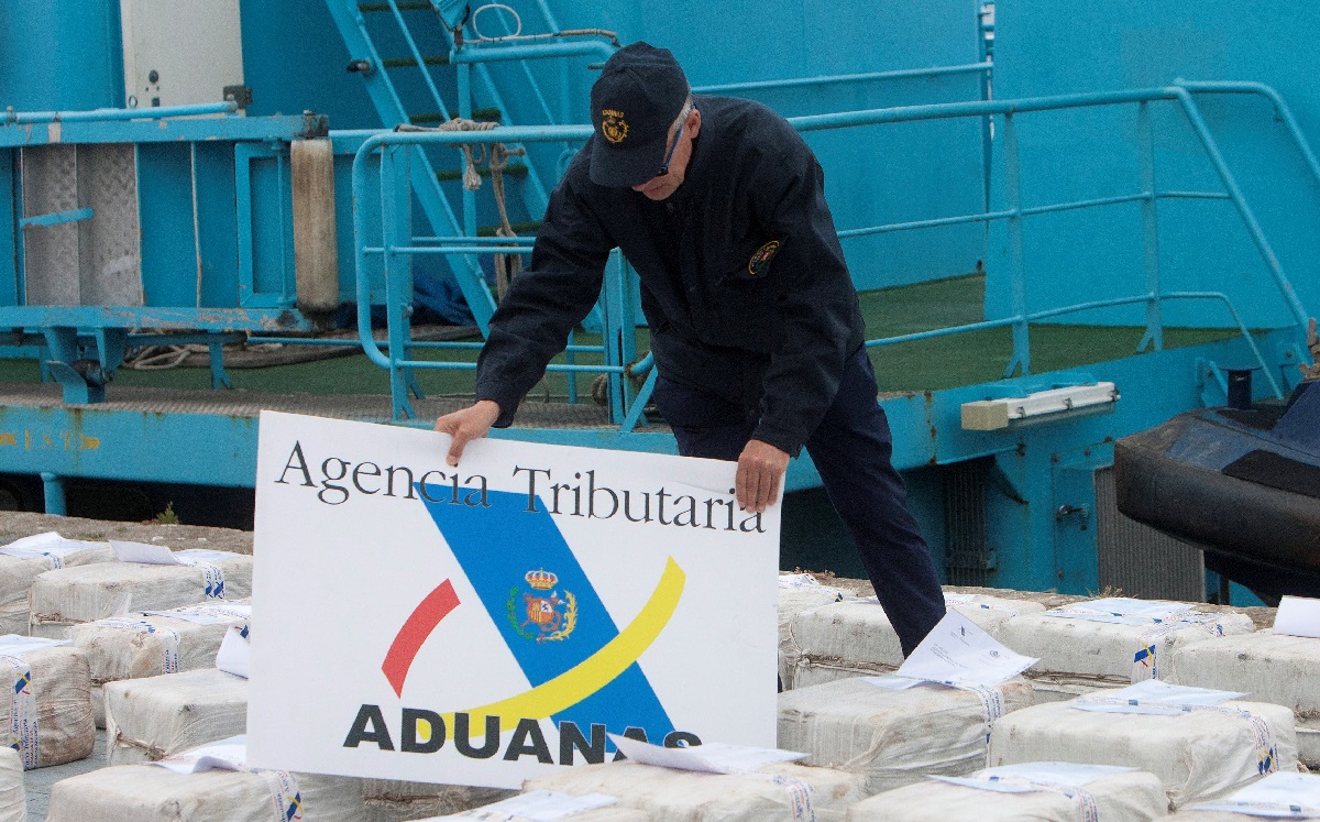 U Atlantskom oceanu zaplijenjeno 800 kila kokaina, švercali su ga Srbi