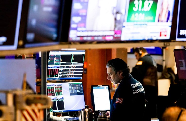 Wall Street ponovno pao, cijene nafte porasle