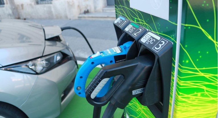 Rajčić iz Fonda: Građani će moći dobiti do 70 tisuća kn za energetski učinkovite aute