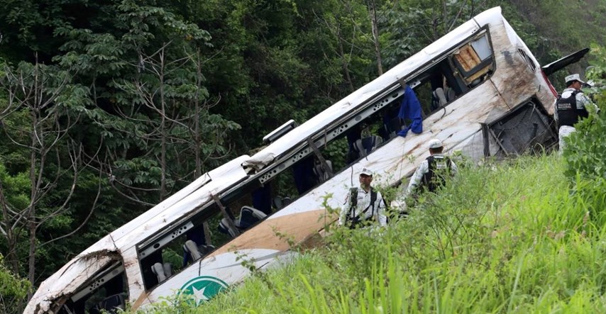 Autobus s migrantima pao u provaliju u Meksiku, poginulo 18 ljudi