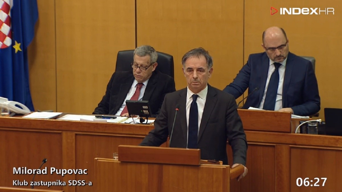Pogledajte snimku Pupovčevog bijesa u saboru: "Neostvareni, neiživljeni pederi!"