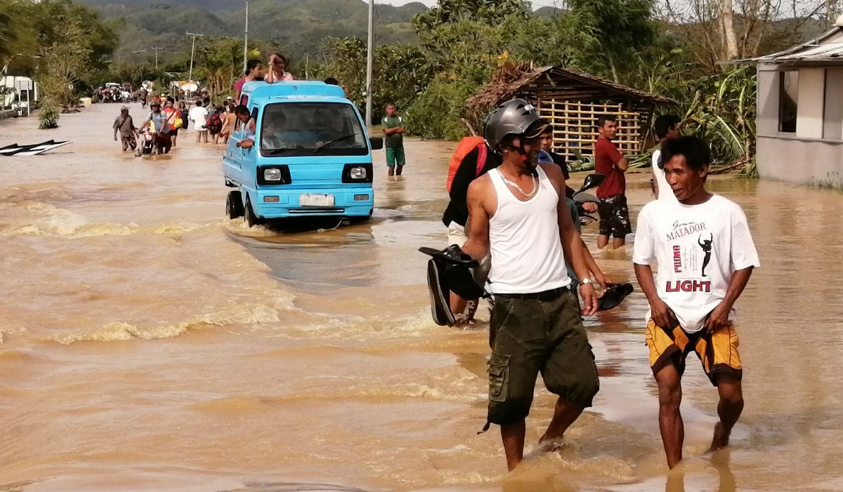 Tajfun na Filipinima ubio 13 osoba, 58.000 evakuirano