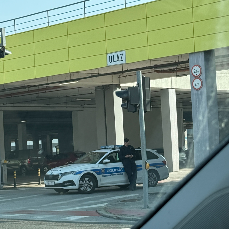 Dojave o bombama u shopping centrima u Zagrebu bile lažne, jedan ponovno evakuiran
