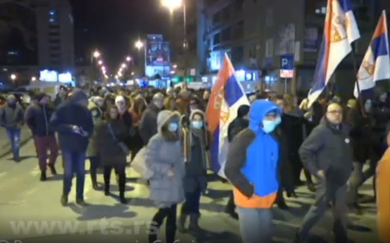 Prosvjed protiv Vučića u Beogradu: Na ulici smo jer nećemo da nas bilo tko jaši