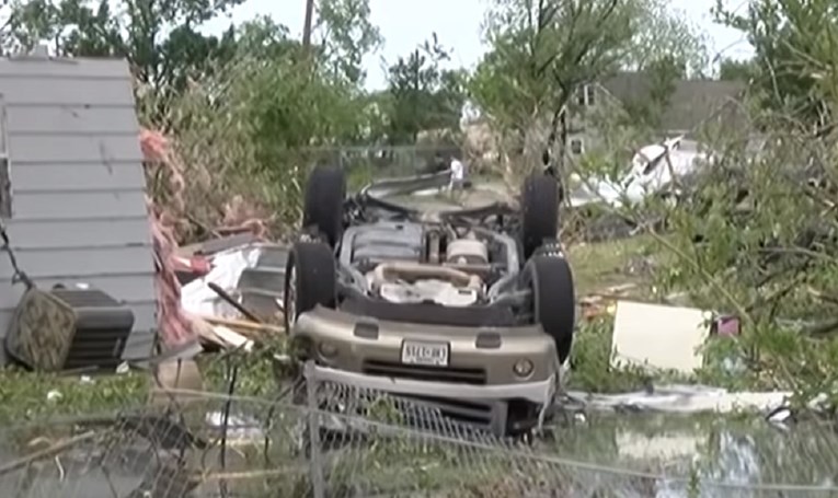 Tornado poharao jug SAD-a, poginulo dvoje djece