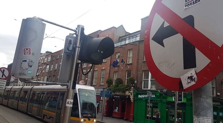 Natpis u centru Dublina nasmijao Dalmatince: "Ljubi..."