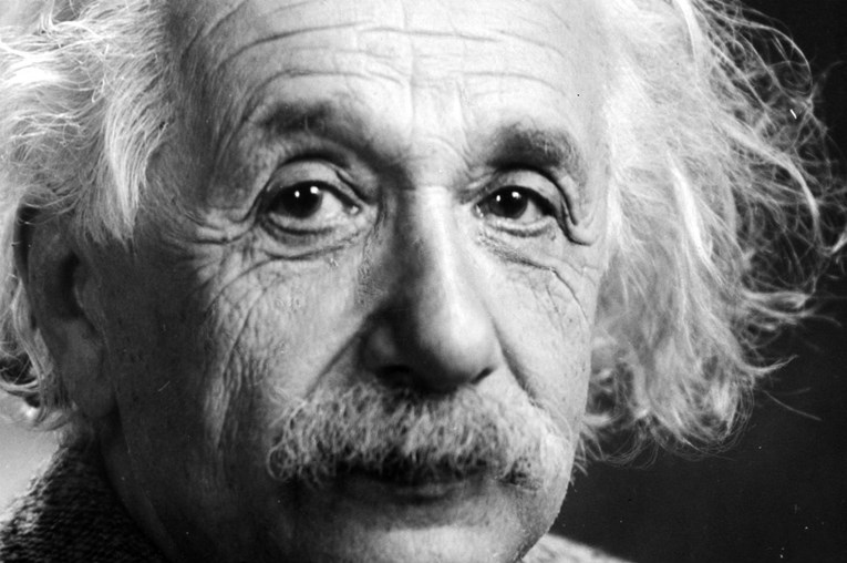 Prodaje se čuveno Einsteinovo pismo o Bogu, evo što u njemu piše