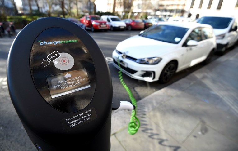 Njemačka daje velike poticaje za električne automobile