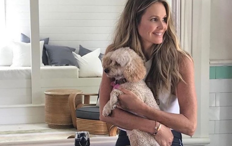 Trolovi izvrijeđali Elle Macpherson: "Jeziva i ružna stopala"