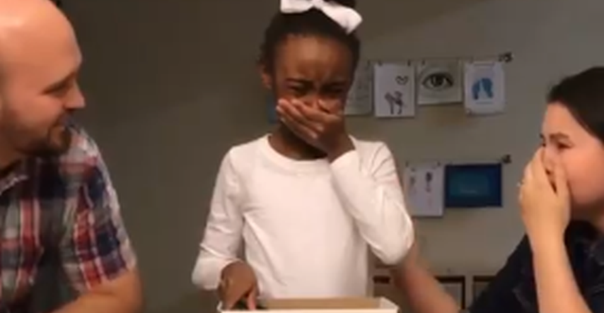 Curica za rođendan dobila praznu kutiju, plakala je od sreće kad ju je otvorila