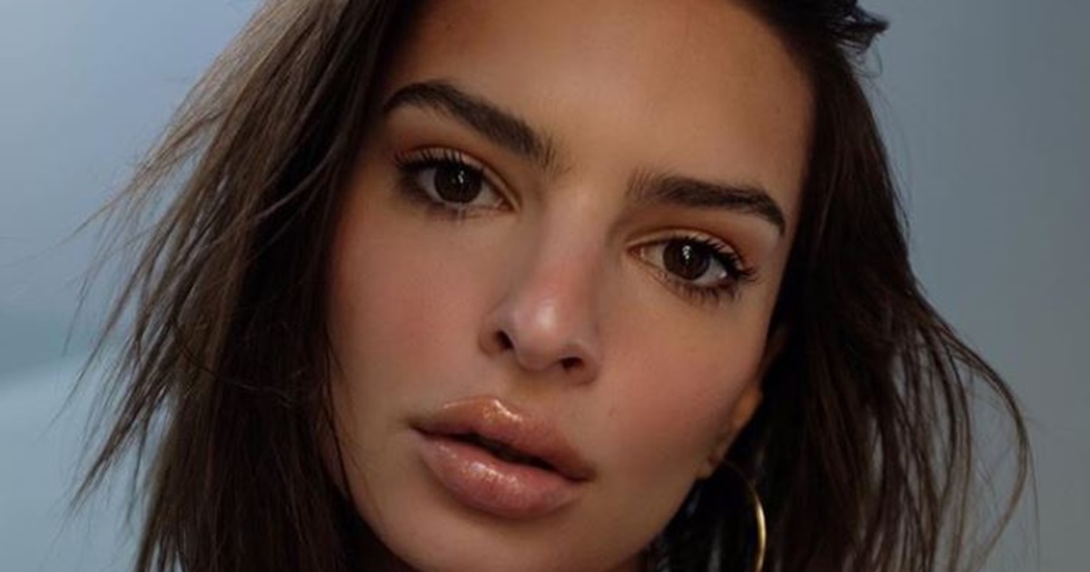 Emily Ratajkowski za kraj godine pozirala u toplesu