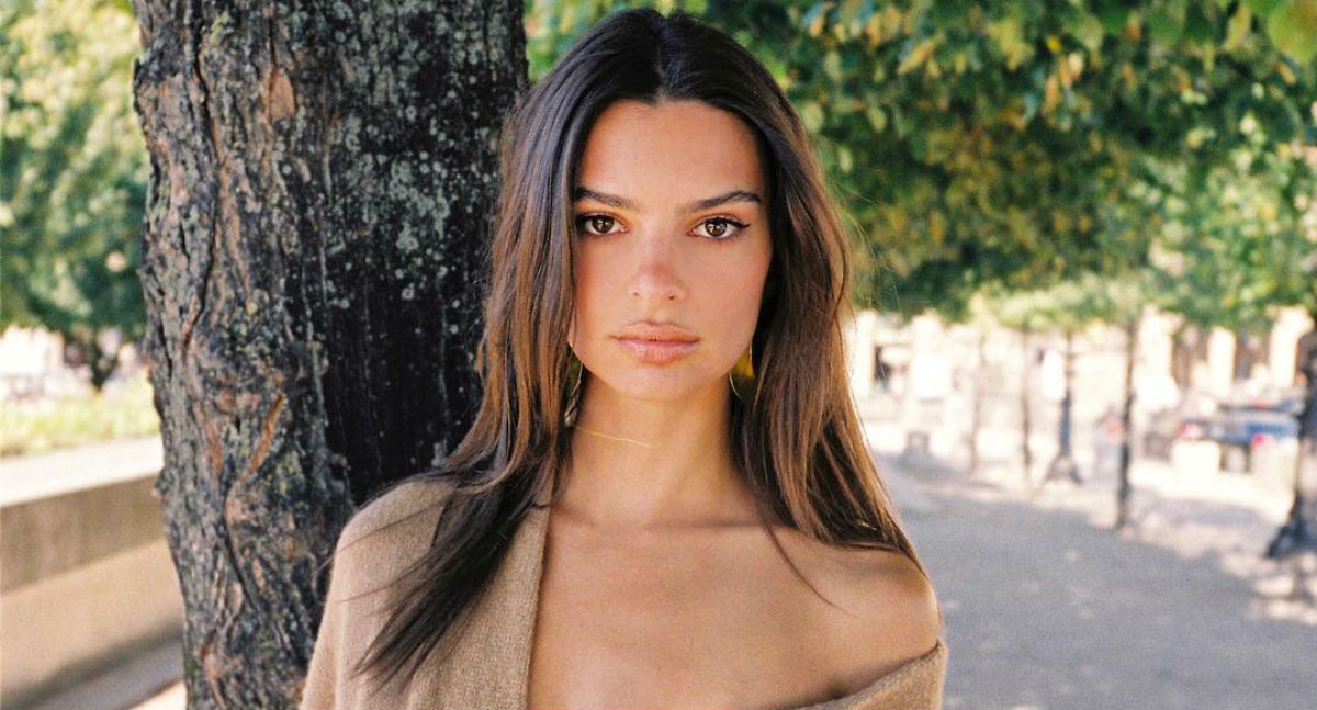 Emily Ratajkowski je pretvorila veliki vuneni kardigan u izazovnu haljinu