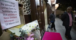Ljudi širom svijeta ostavljaju cvijeće pred džamijama za žrtve u Christchurchu