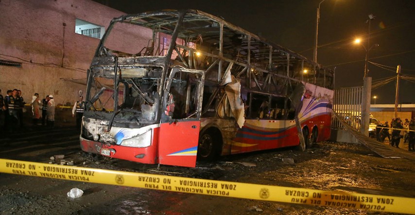 Najmanje dvadeset ljudi poginulo u zapaljenom autobusu u Peruu