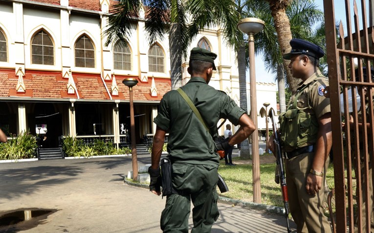Šri Lanka nakon napada na džamije u cijeloj zemlji uvodi policijski sat