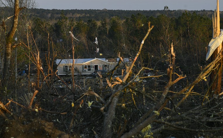 Od 23 poginulih u tornadu u SAD-u sedmero je iz jedne obitelji. Četvero su djeca