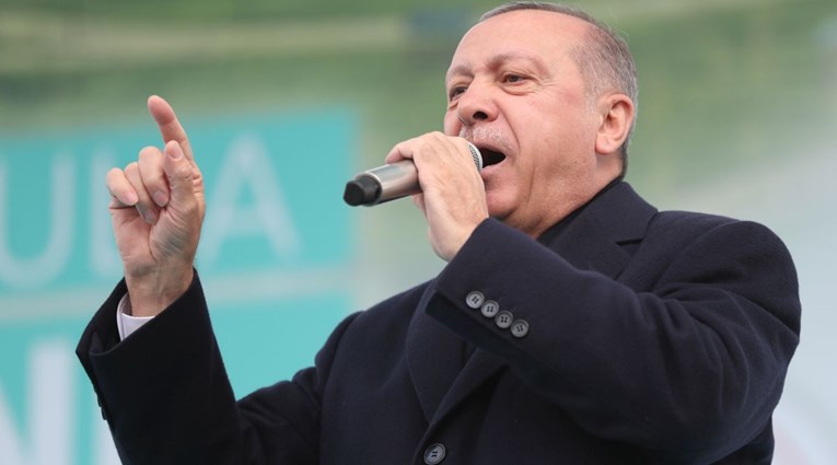 Zbog kritike Erdogana suspendirane dvije TV emisije, dva komičara pod istragom