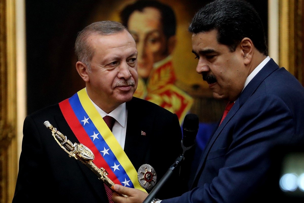 Erdogan nazvao Madura i podržao ga: Brate, glavu gore