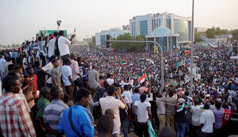 Šef sudanske obavještajne službe podnio ostavku, prosvjedi se nastavljaju