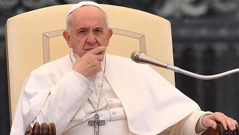 Papa Franjo poručio djeci: Riješite se ovisnosti o mobitelima