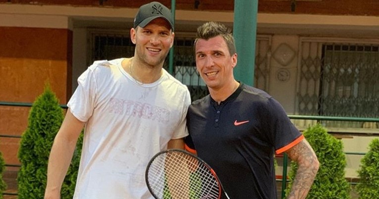 Mandžukić našao novu žrtvu u tenisu: "Prijatelju, radujem se revanšu"