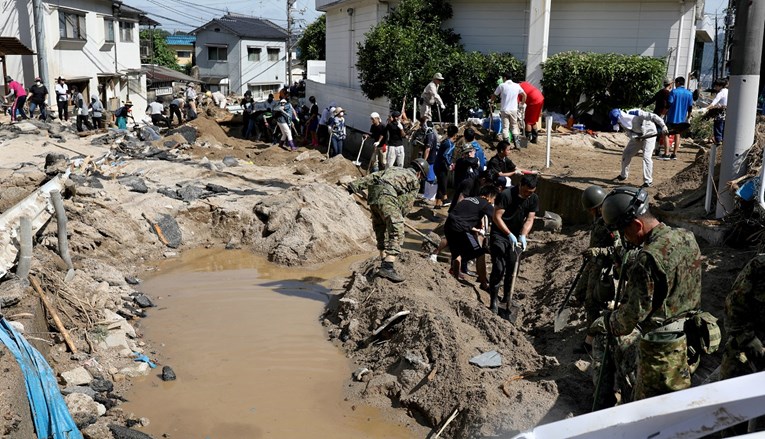 U poplavama u Japanu 179 mrtvih