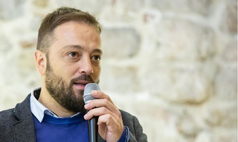 Kandidat Dalije Orešković odao počast žrtvama masakra u Ahmićima