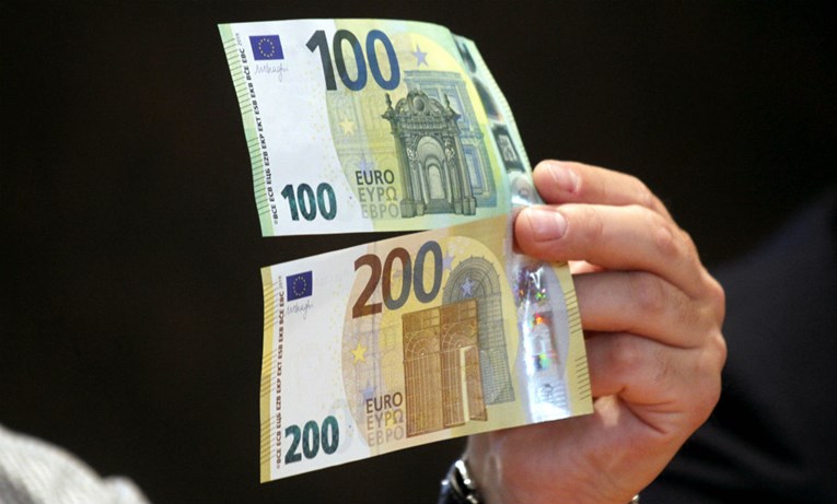 Tečaj eura oko najnižih razina u gotovo tri godine