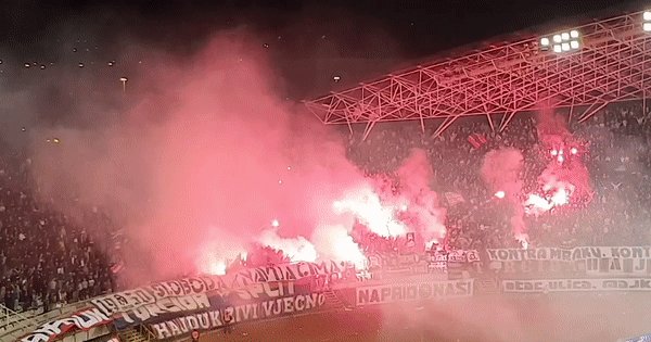 Torcida zasula teren bakljama, Poljud zviždao, mnogi nisu dočekali kraj