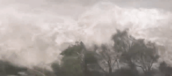 Dijete i muškarac poginuli nakon uragana, stotine tisuća ljudi bez struje