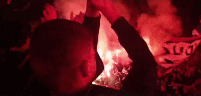 Torcida bakljadom dočekala pionire: Šampioni, gazi purgere, Mamić im je sponzor