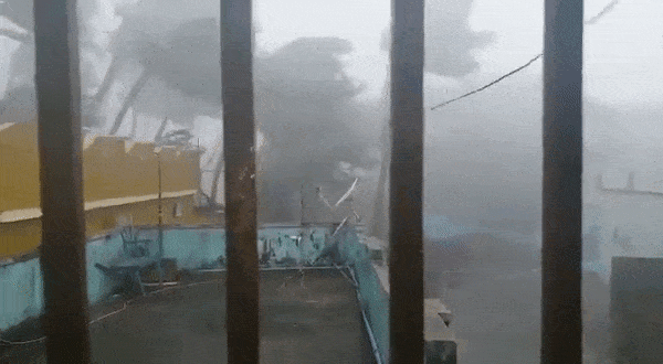 Indijom hara najgora oluja u posljednjih 20 godina, sedam osoba poginulo