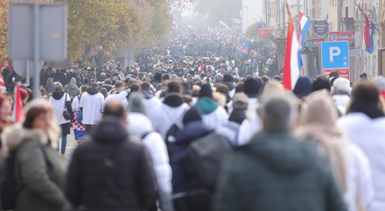 Deseci tisuća ljudi u Vukovaru. "Srbija zna gdje su nestali, ne žele reći"