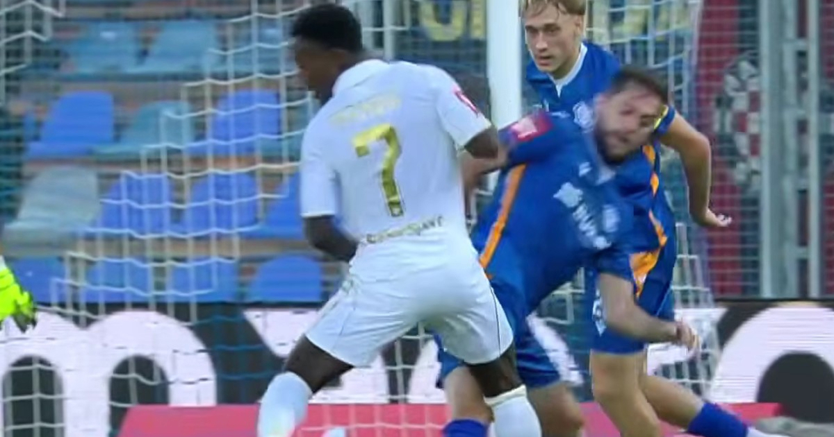 Kolarić nije dosudio penal za Hajduk pa je dobio poziv VAR-a. Poslušajte komunikaciju