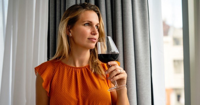 Što bi se moglo dogoditi vašem tijelu ako navečer popijete čašu vina