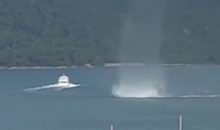 VIDEO Pijavica na Korčuli prošla jako blizu brodu
