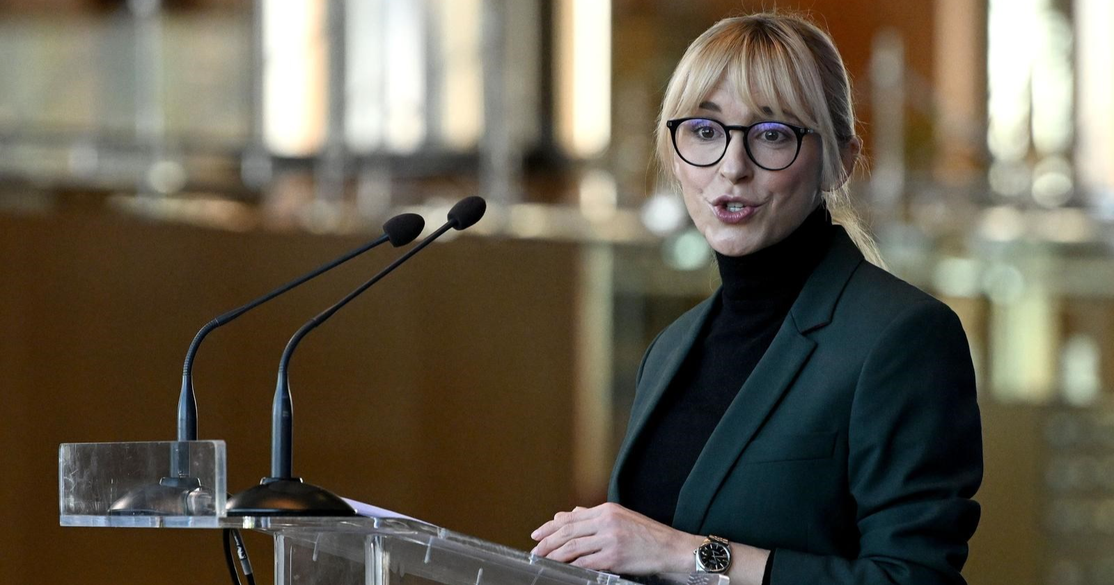 Iva Šulentić se vratila na posao tri mjeseca nakon poroda? Osvanula na fotki s HRT-a