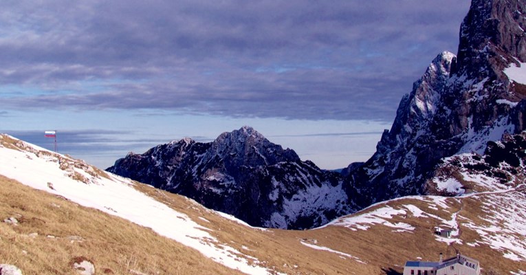 U Sloveniji poginuo hrvatski planinar, pao je s 300 metara visine