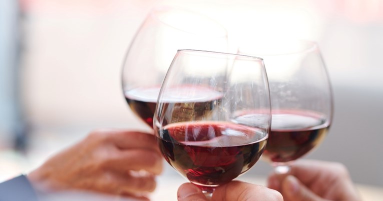 Trebali biste prestati vjerovati u ove mitove o vinu