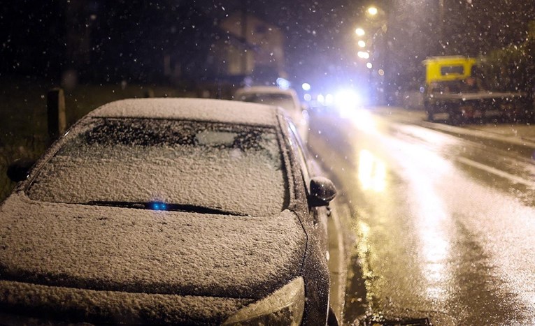 Danas puno kiše, negdje i snijega. Na obali puše jak vjetar