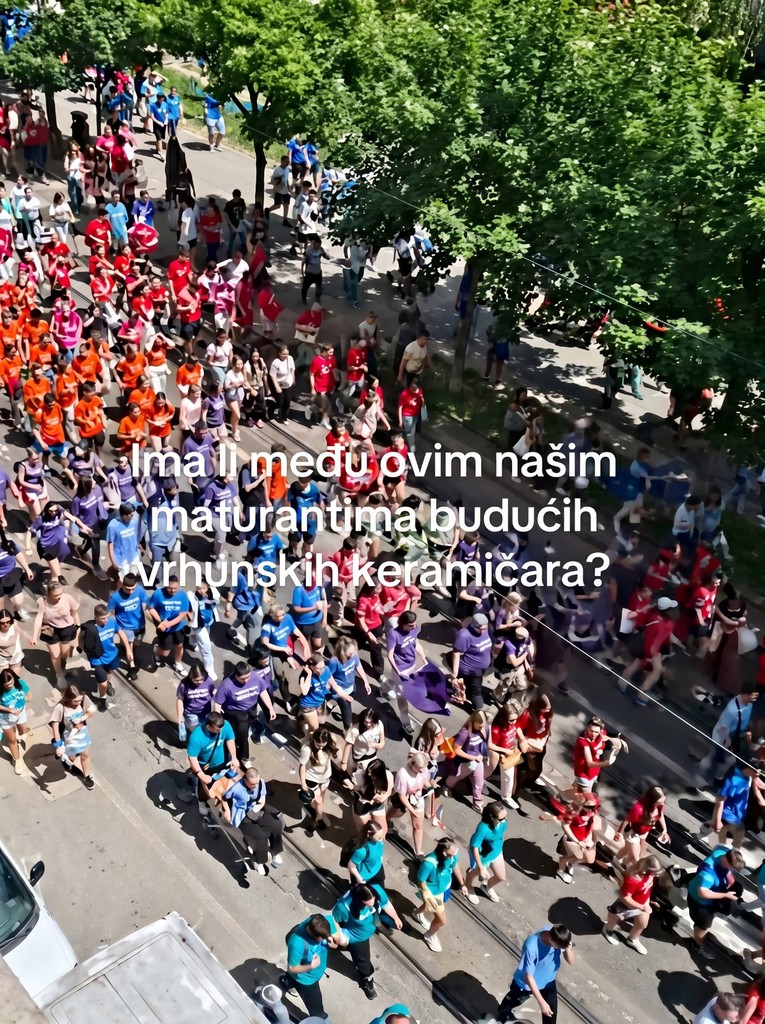 Renovirali stan pa kroz prozor snimili maturanate: "Ima li budućih keramičara?"