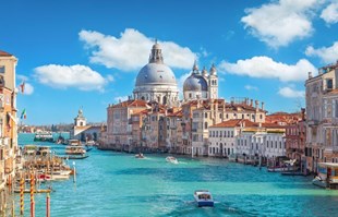 Venecija postaje prvi grad na svijetu koji naplaćuje turistima ulaz u grad