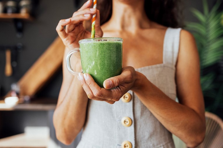Nutricionisti otkrili što trebate dodati u smoothie da vas duže drži sitima