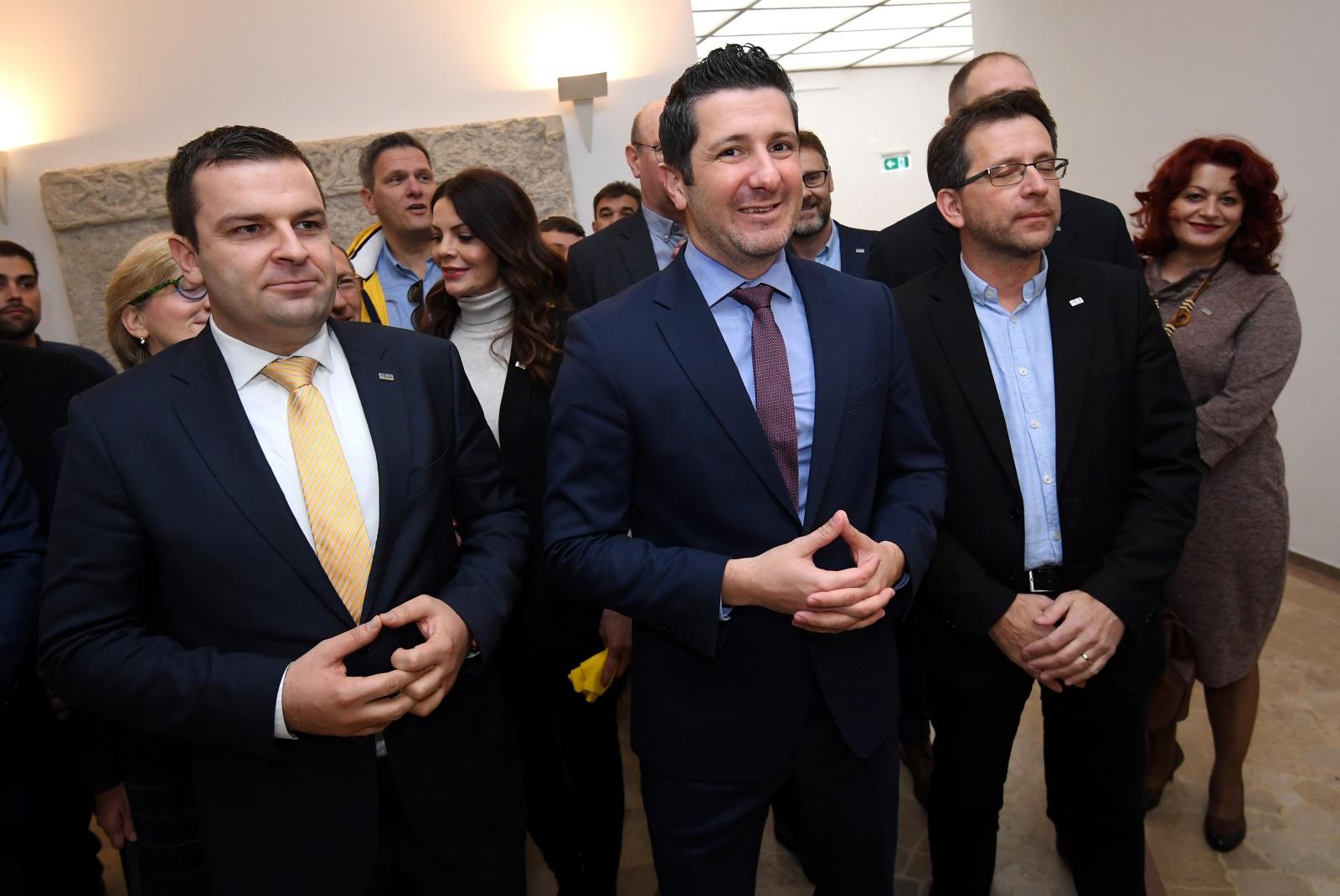 Dejan Kovač predao više od 16.000 potpisa DIP-u za predsjedničku kandidaturu